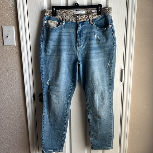 Judy Blue Camo and Leopard Jeans - Picture 9 of 10
